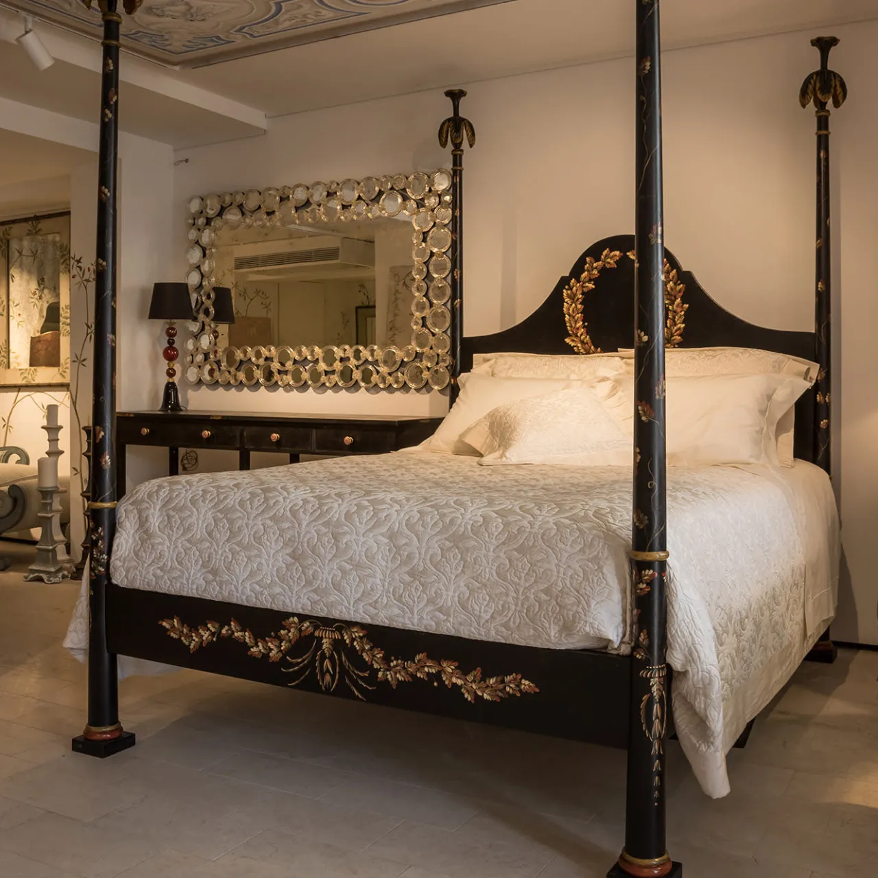Porte Italia Beds<Black Roma Queen Size Bed with Laurel Crown