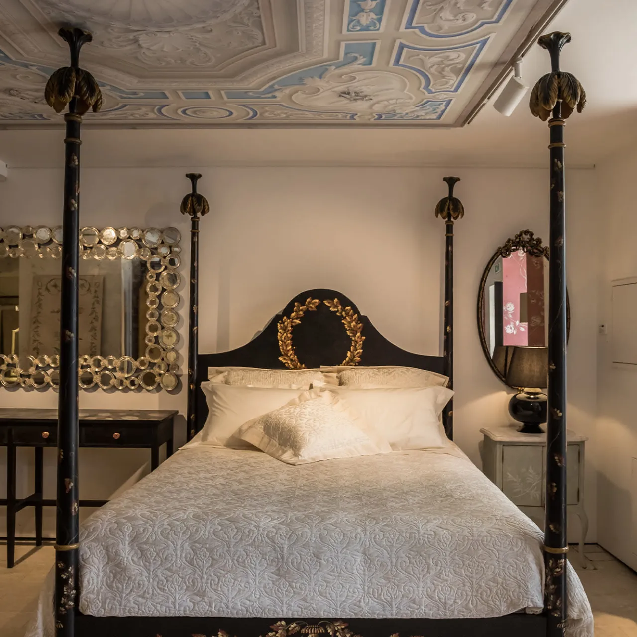 Porte Italia Beds<Black Roma Queen Size Bed with Laurel Crown
