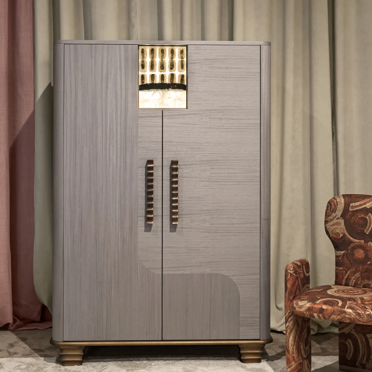 Chiara Provasi Bar Cabinets<Cosmopolitan 2-Door Inlaid Gray Wooden Bar Cabinet