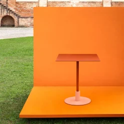 TrabA' Outdoor Dining Tables<Echo Square Pink & Red Table by Gabbertas Studio
