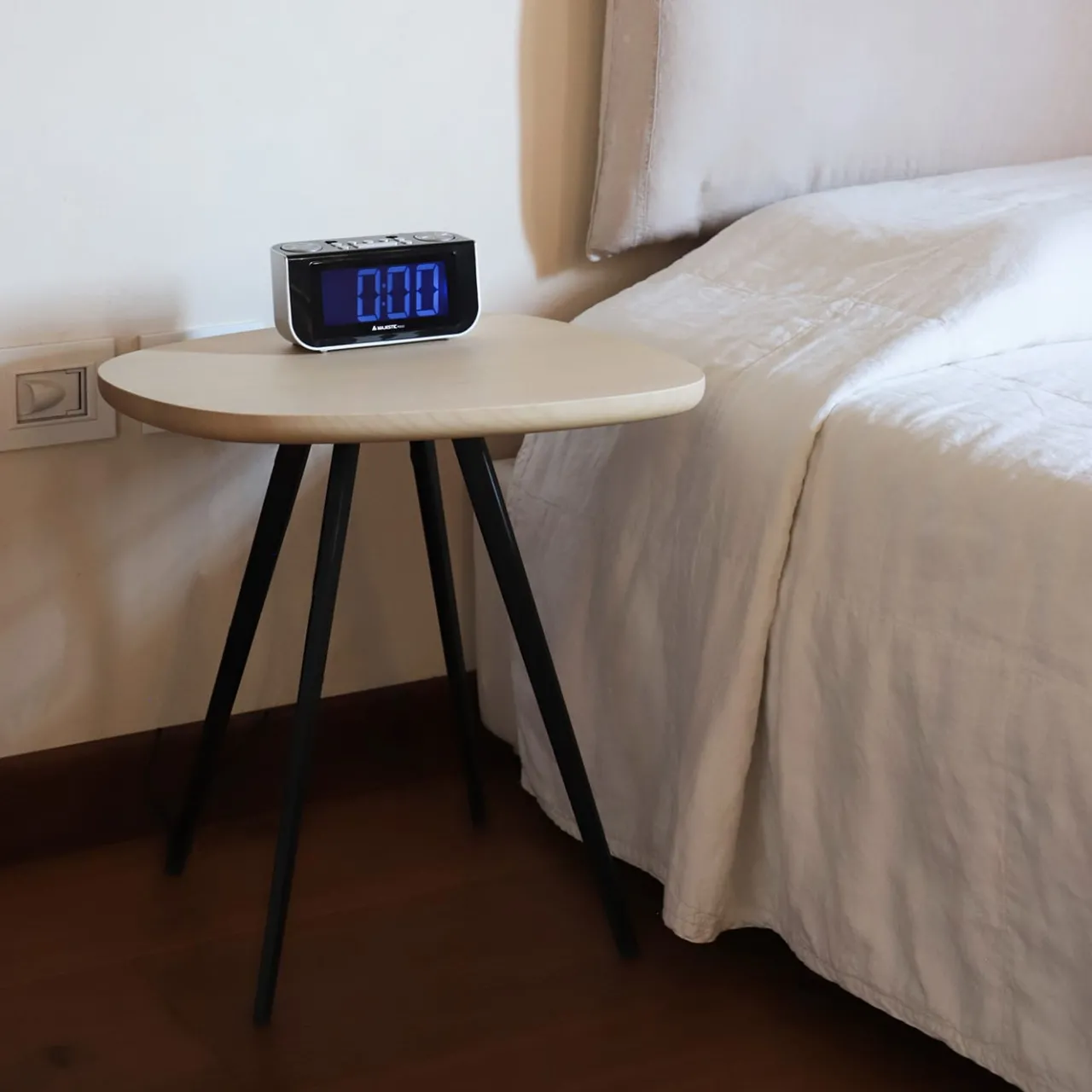 TrabA' Side Tables<Lulo Natural Ash & Black Metal Side Table