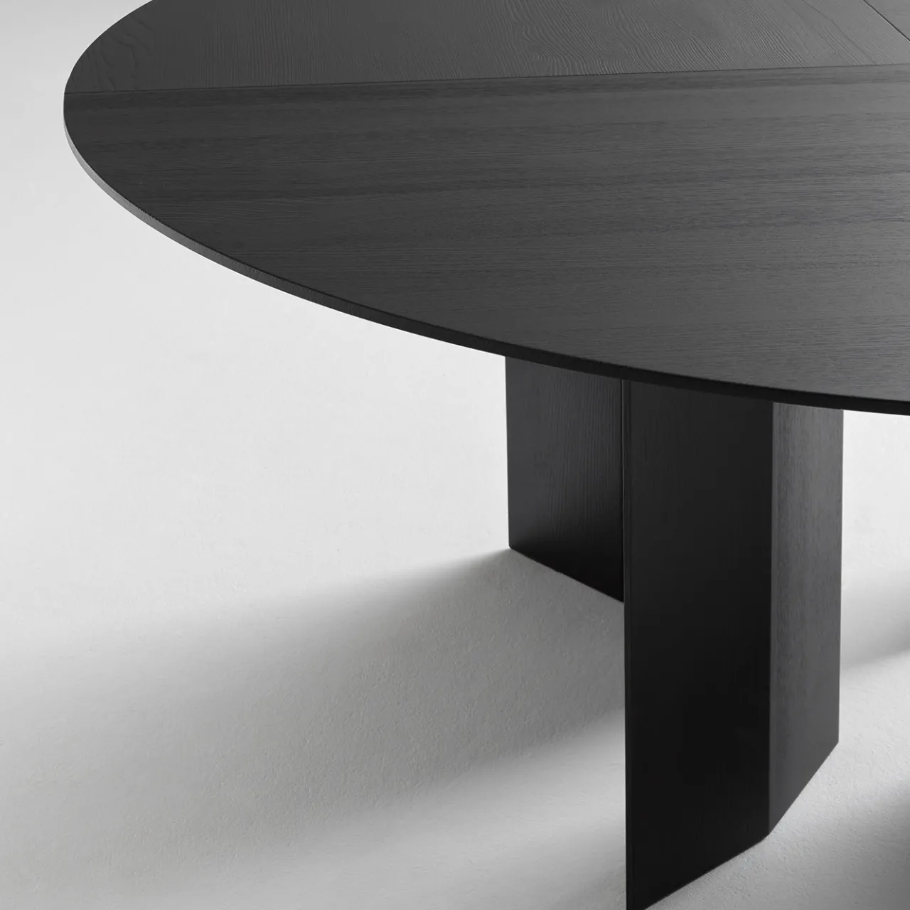 Albedo Dining Tables<Praia Round 180 Black Wood Dining Table