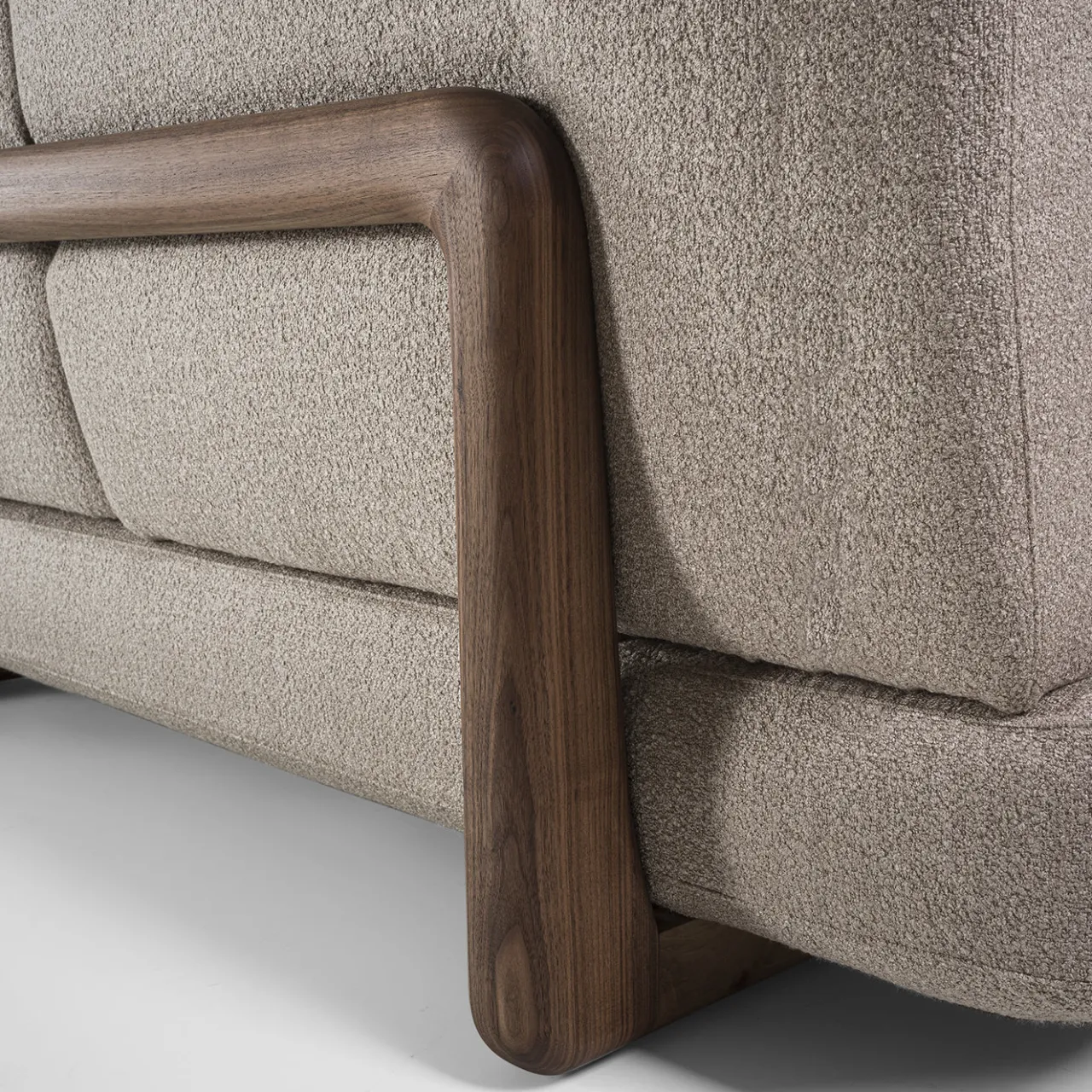 Riva 1920 Beds<Sospiro solid walnut wood and Taupe bouclé fabric Bed