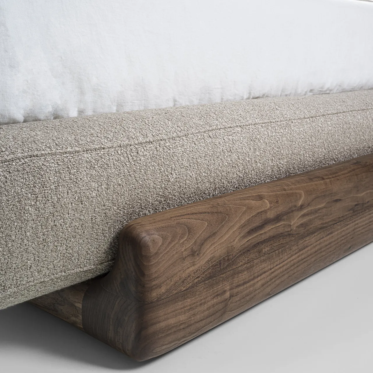 Riva 1920 Beds<Sospiro solid walnut wood and Taupe bouclé fabric Bed