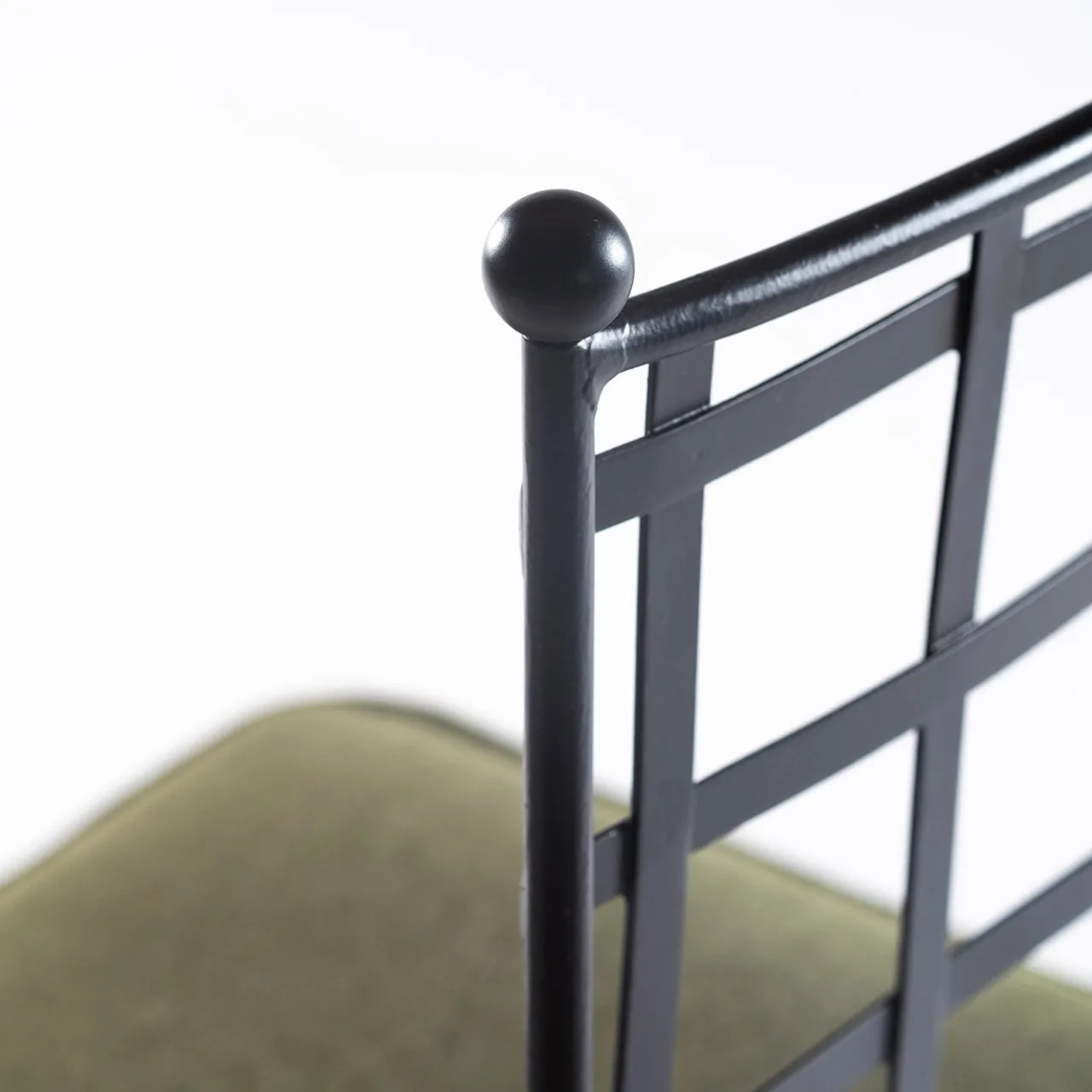 B.B. for Reschio Outdoor Chairs & Stools<The Classic Green Garden Chair