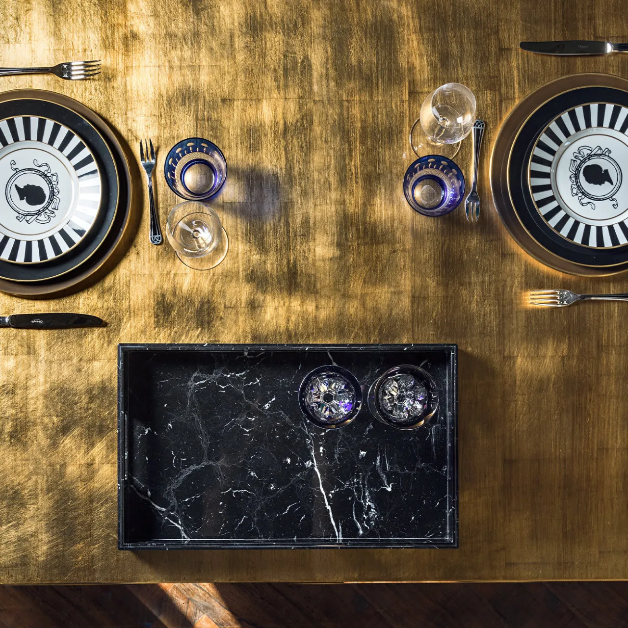 Budri Serving Tables<Vaniteux Veridique Marble Tray Table by SONJA VIZZINI