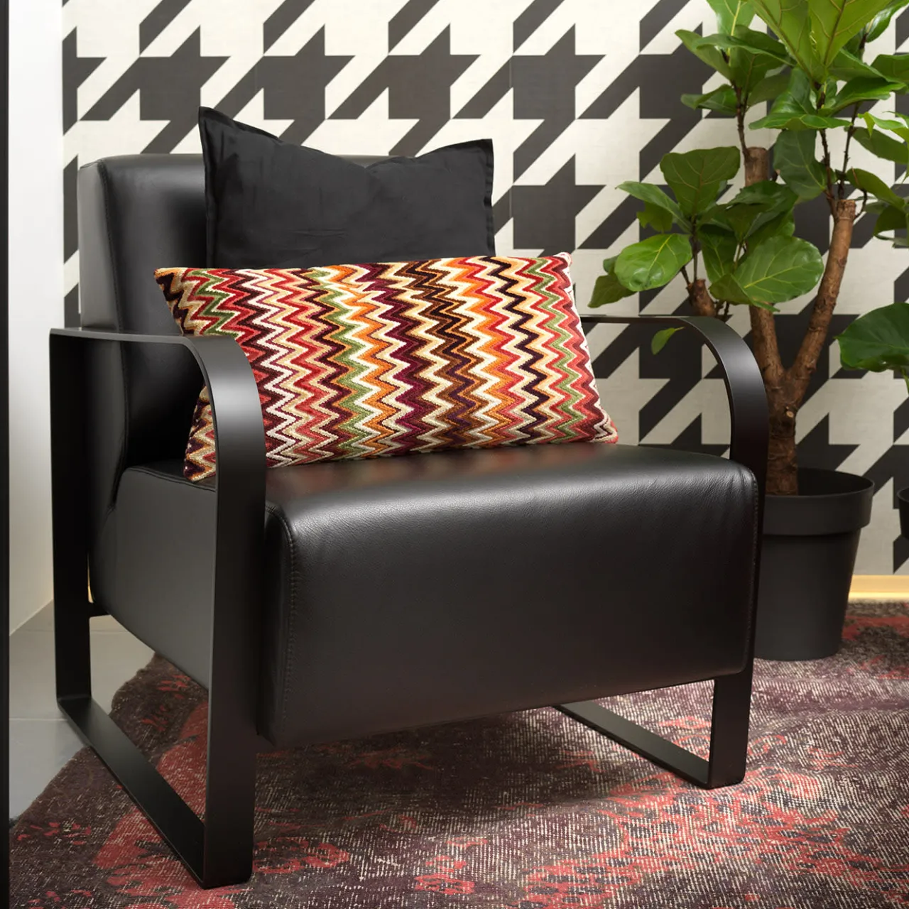 Sitia Lounge Chairs<Viola Black Armchair