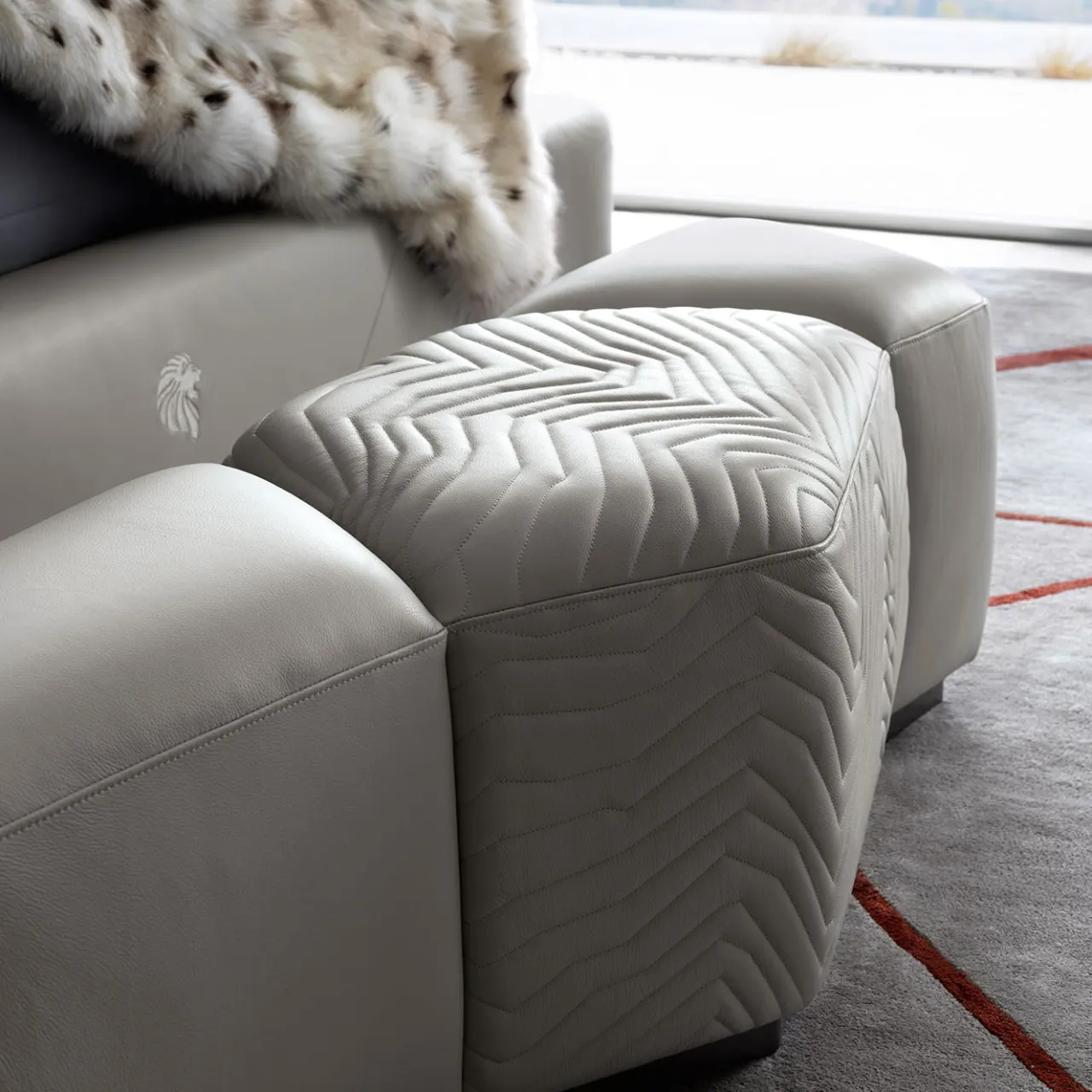 Giorgio Collection Ottomans & Poufs<White leather bench by Castello Lagravinese Studio